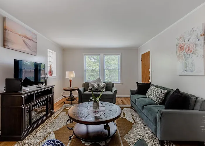 Enjoy Evanston! Slow Down After A Busy Day Sight Seeing - Walking Distance From Public Transportation Apts *
