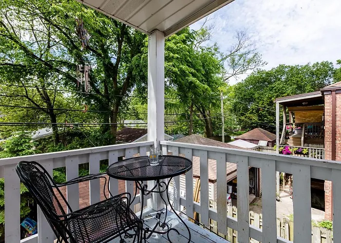 Enjoy Evanston! Slow Down After A Busy Day Sight Seeing - Walking Distance From Public Transportation Apts Apartment Evanston