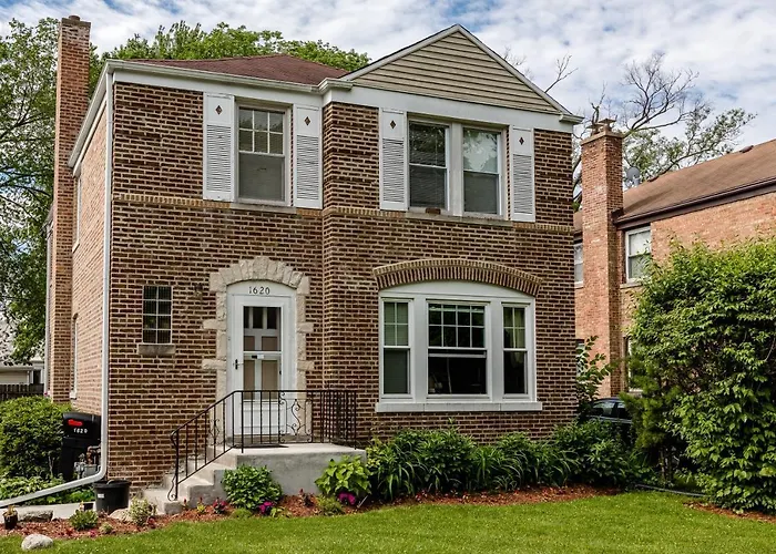 Enjoy Evanston! Slow Down After A Busy Day Sight Seeing - Walking Distance From Public Transportation Apts Apartment *