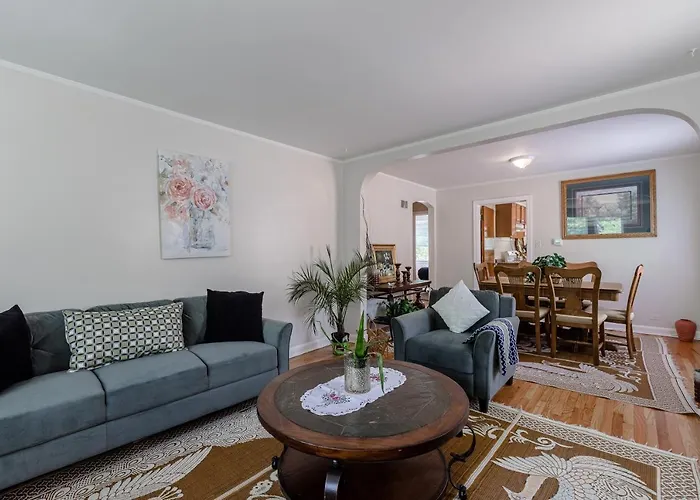 Enjoy Evanston! Slow Down After A Busy Day Sight Seeing - Walking Distance From Public Transportation Apts *