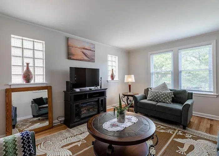 Apartment Enjoy Evanston! Slow Down After A Busy Day Sight Seeing - Walking Distance From Public Transportation Apts