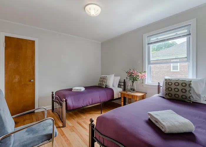 Enjoy Evanston! Slow Down After A Busy Day Sight Seeing - Walking Distance From Public Transportation Apts Apartment Evanston