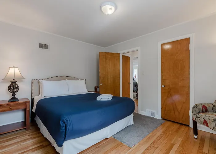 Apartment Enjoy Evanston! Slow Down After A Busy Day Sight Seeing - Walking Distance From Public Transportation Apts *