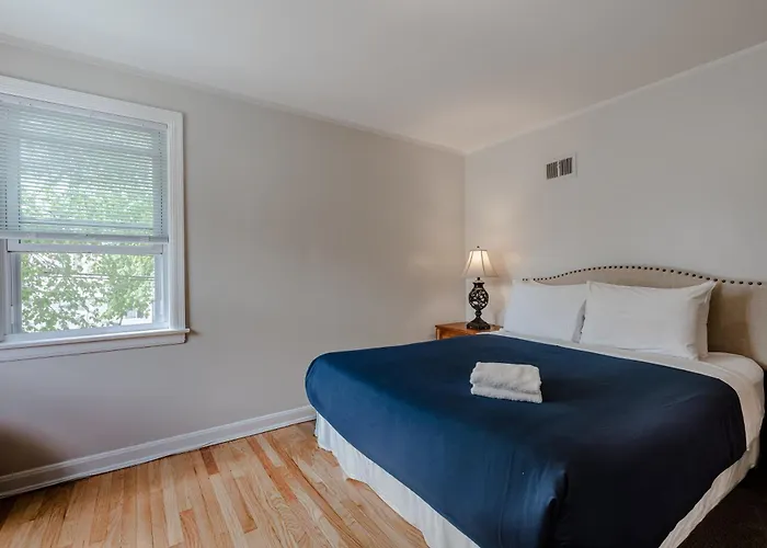 Enjoy Evanston! Slow Down After A Busy Day Sight Seeing - Walking Distance From Public Transportation Apts